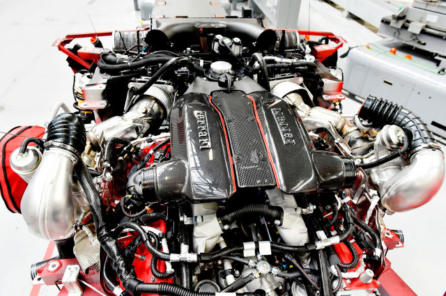 14-3,9-литров туинтурбо V8 – Ferrari 488 Pista
